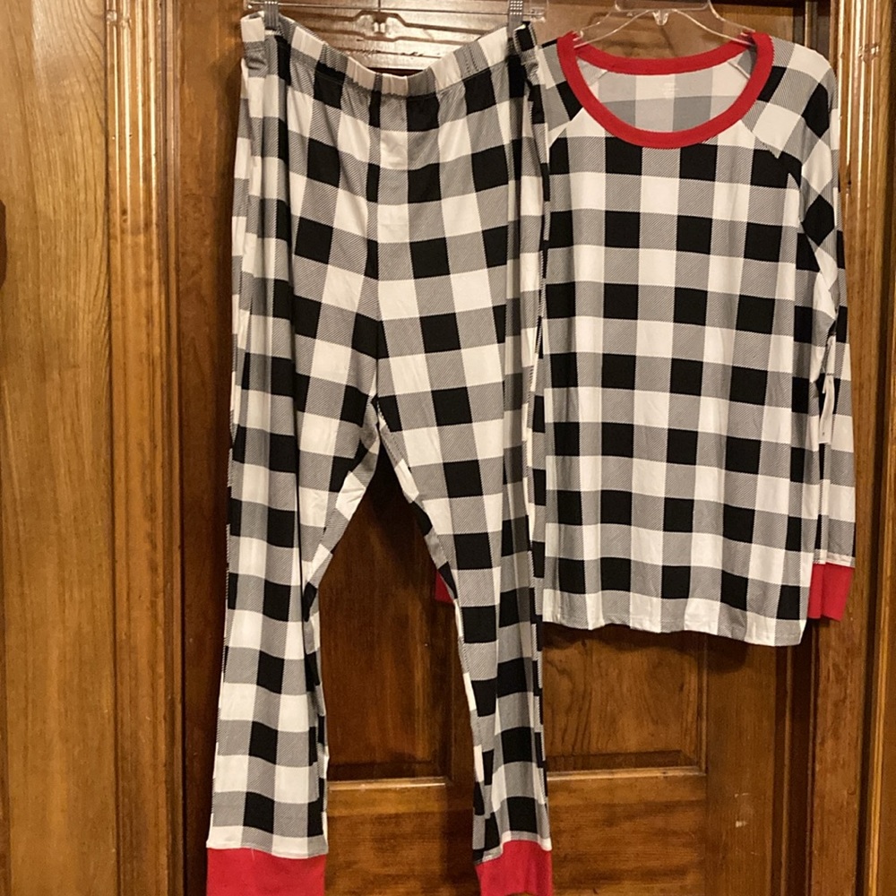 NWT 2X Black & White Plaid Pajamas with Red Trim - Picture 6 of 12